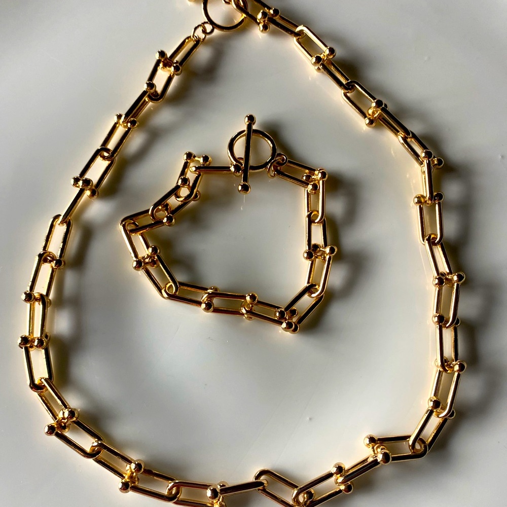 18 inch gold link necklace with 9 inch bracelet